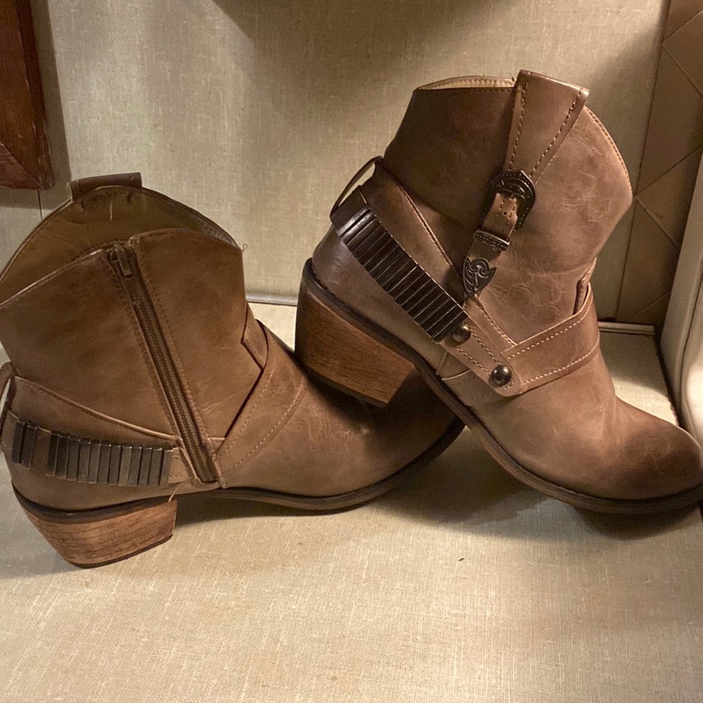 93 Vintage Buckle  bootie